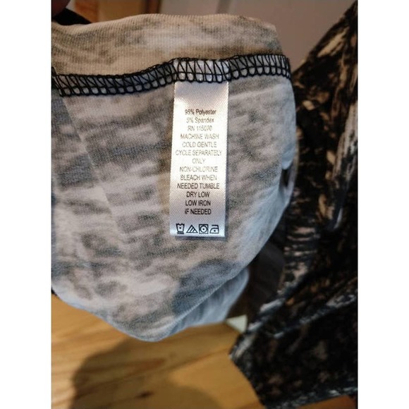 Nina Leonard Dress. Black and Cream Size Small with Abstract Design - Picture 6 of 7